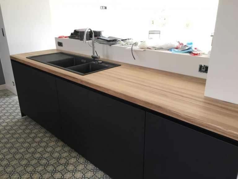 Solid ash worktop, matt varnish.